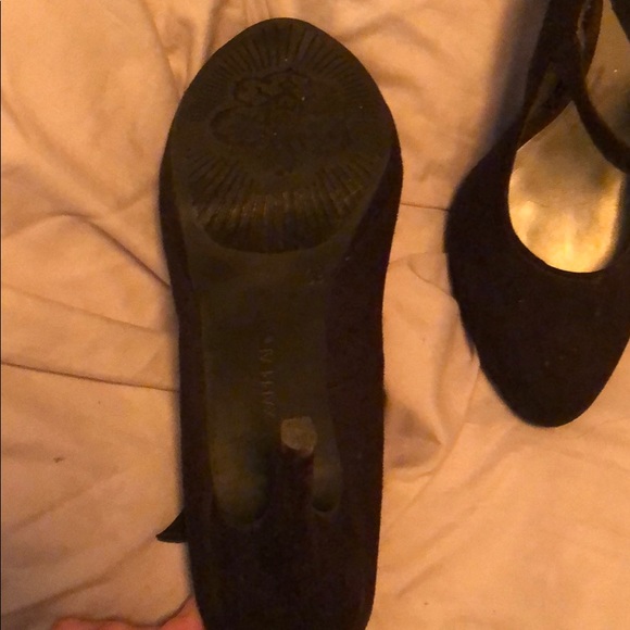 Size 8 black pumps - Picture 3 of 3